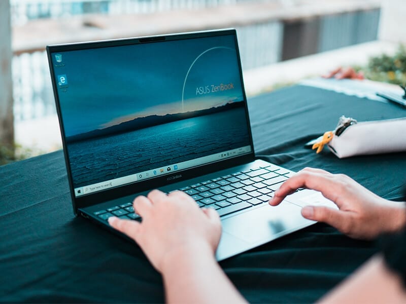 ASUS ZenBook 14 (UX425) - 1