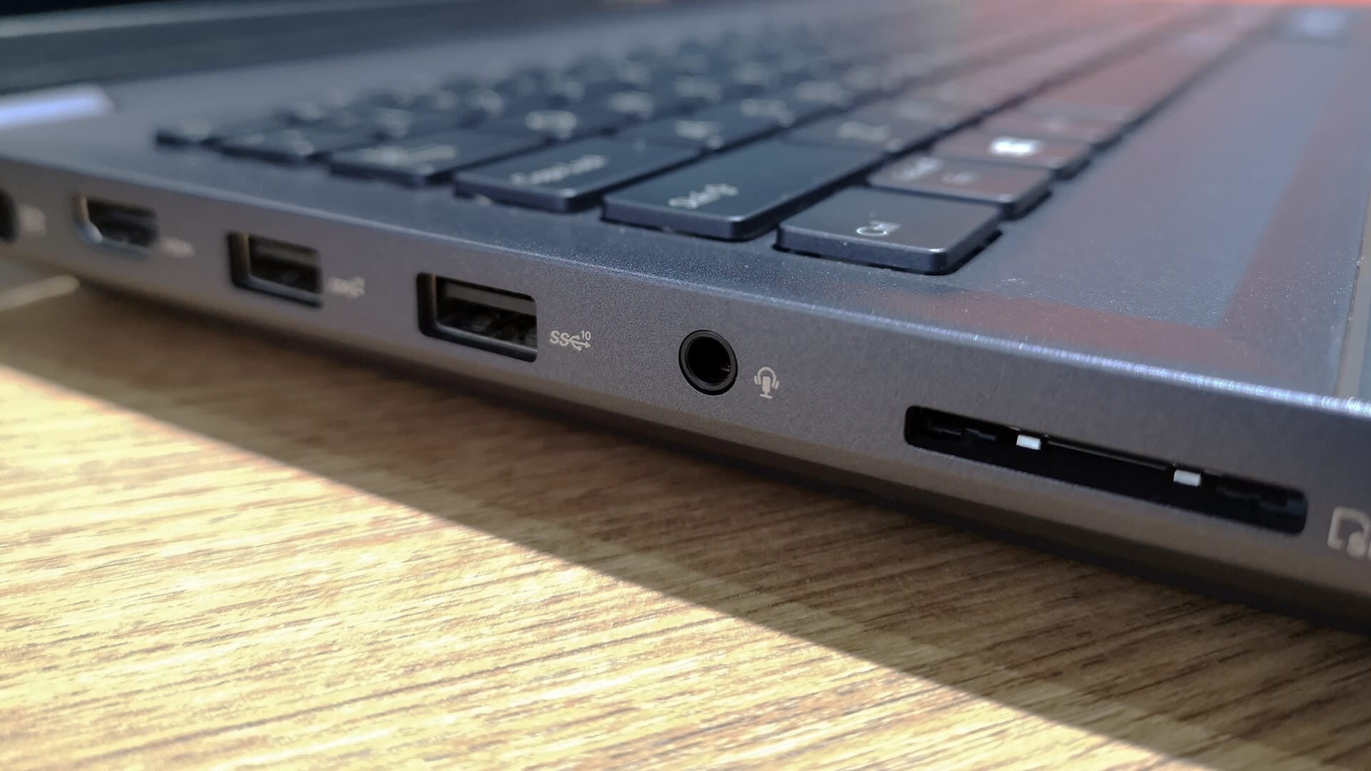 ASUS StudioBook Pro X - 4