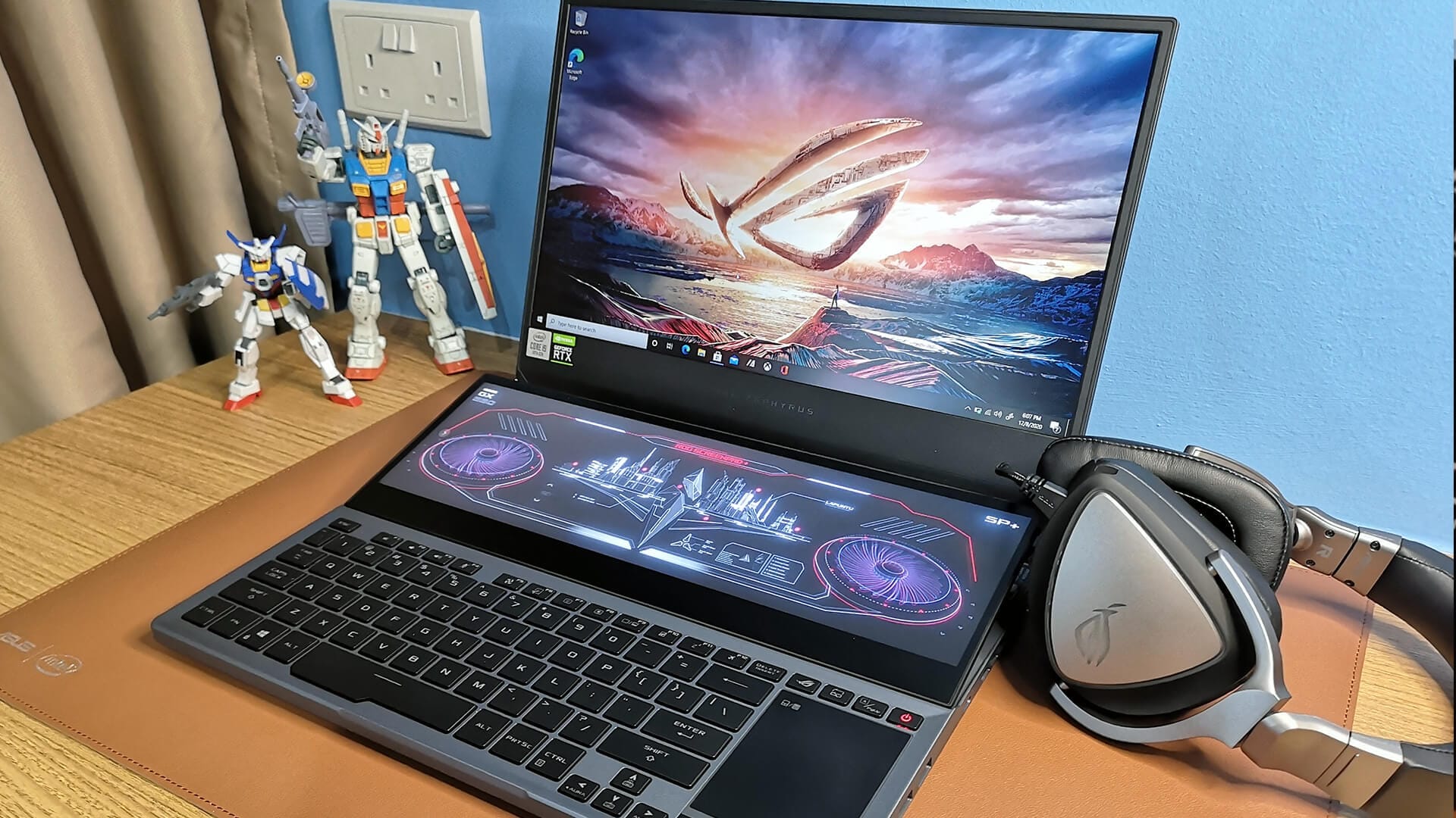 ASUS ROG Zephyrus Duo 15 (GX550) - 10