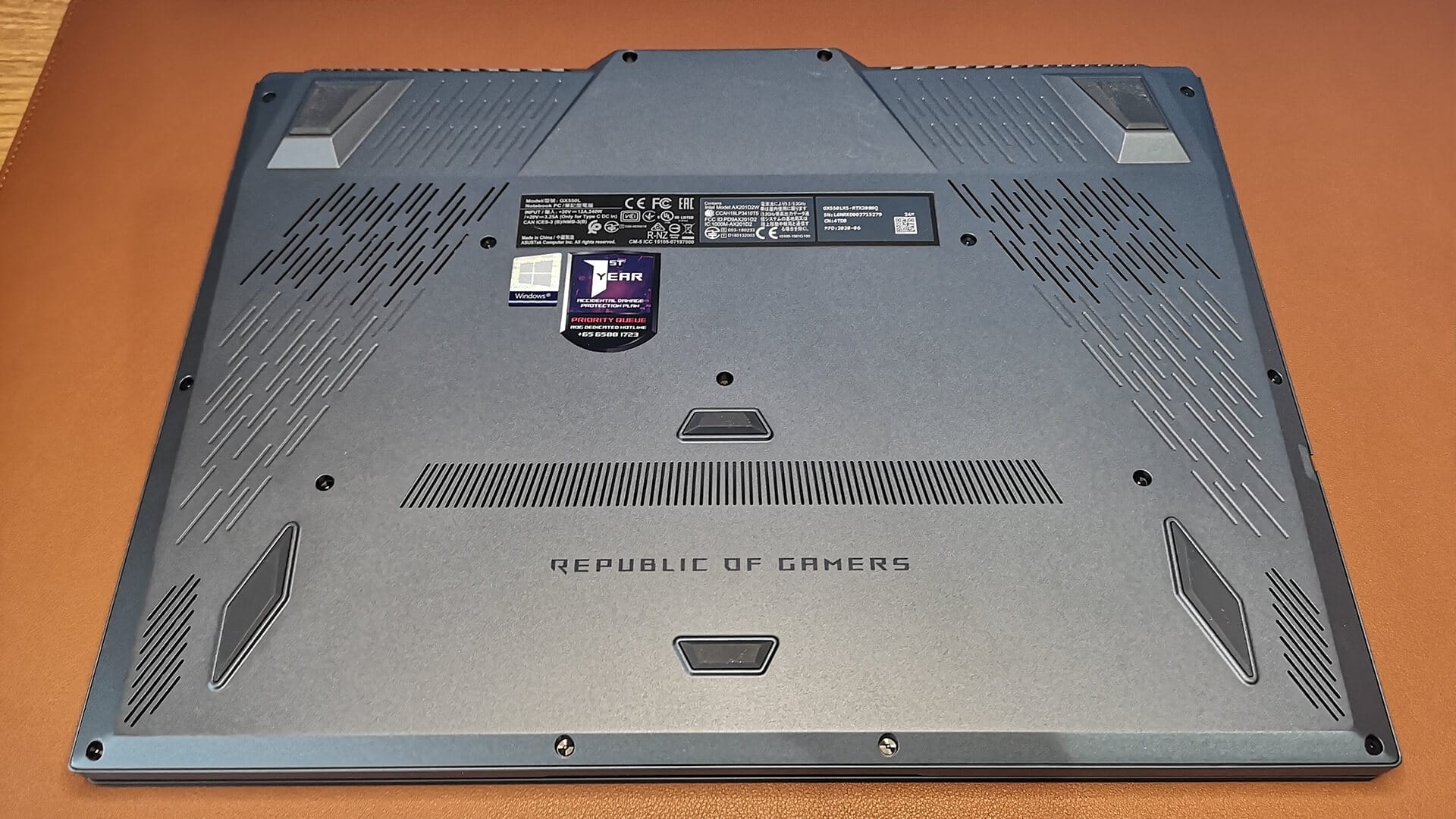 ASUS ROG Zephyrus Duo 15 (GX550) - 2