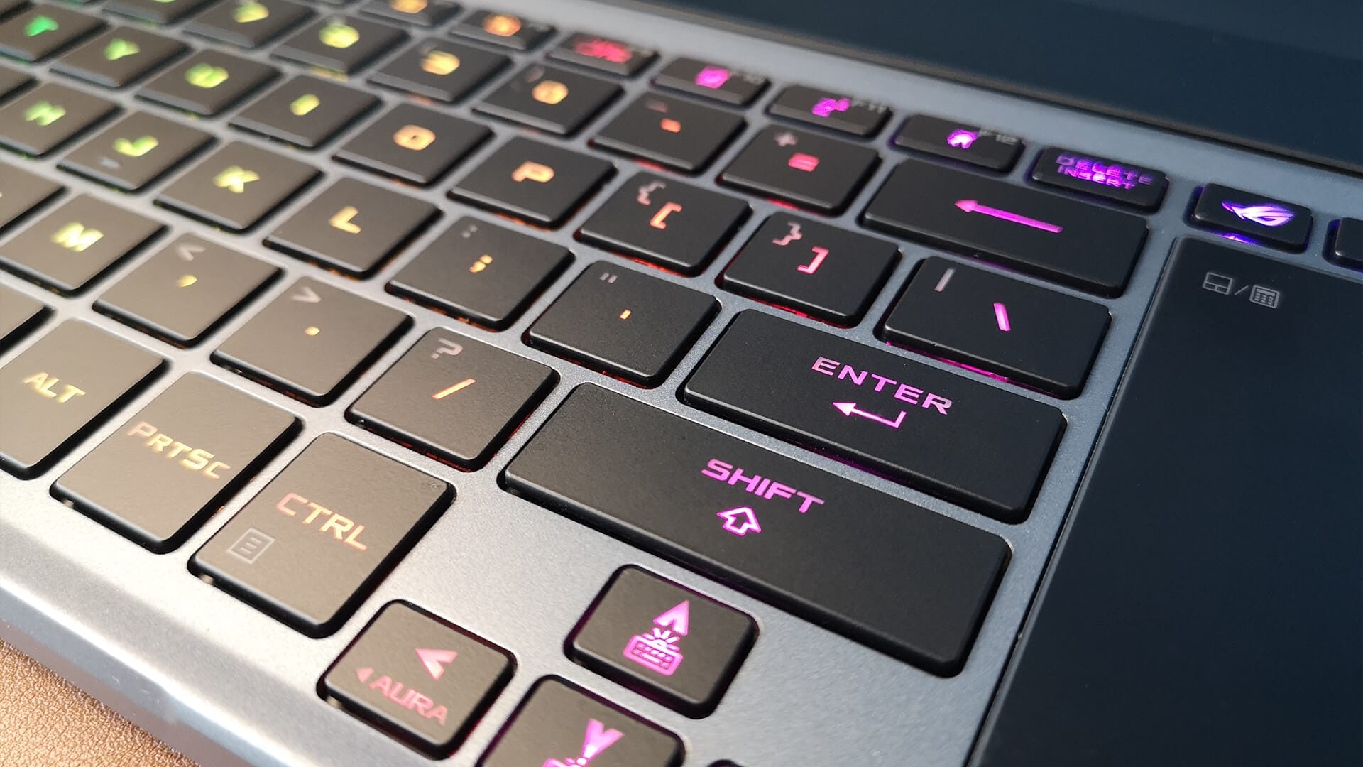 ASUS ROG Zephyrus Duo 15 (GX550) - 3