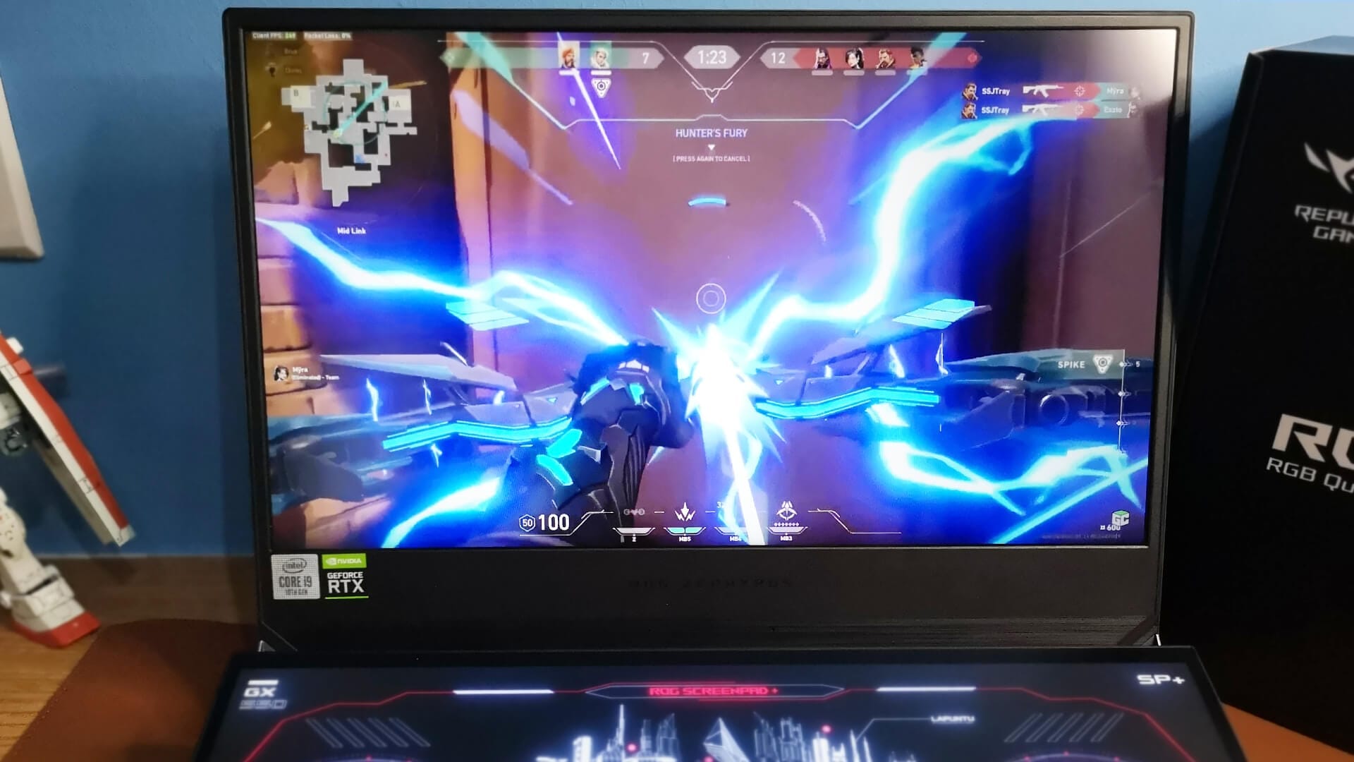 ASUS ROG Zephyrus Duo 15 (GX550) - 9