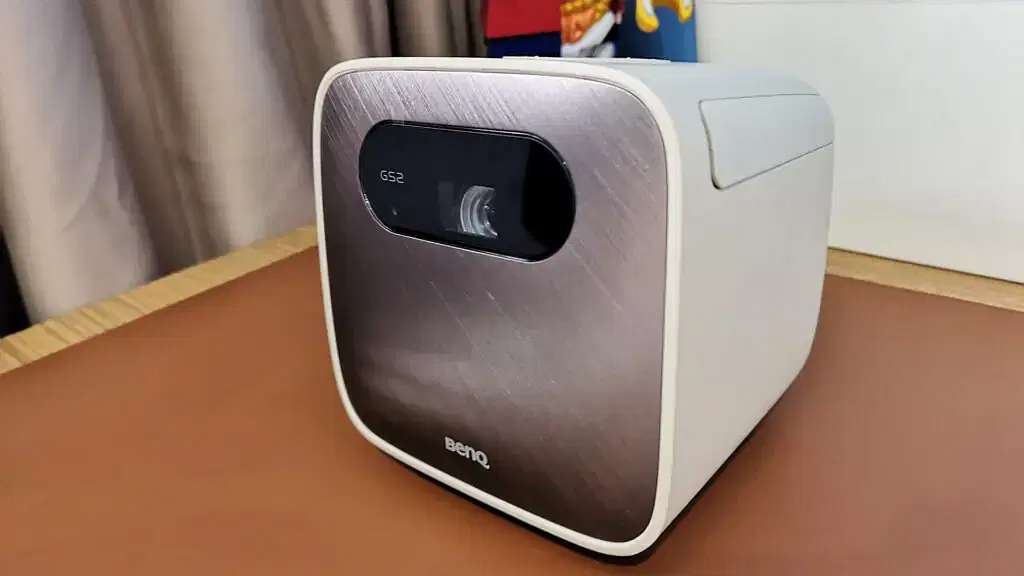 BenQ GS2: Wireless portable mini projector for family