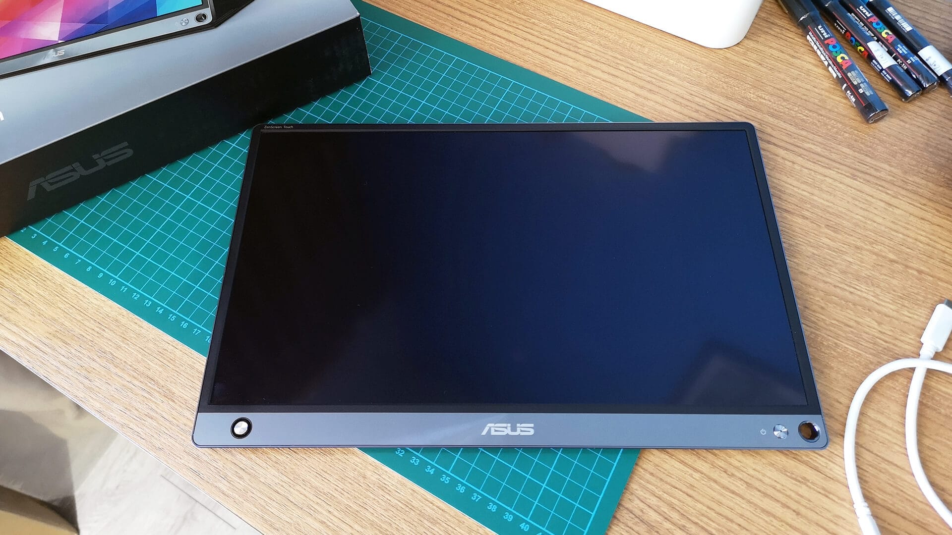 Asus ZenScreen Touch (MB16AMT) - 7