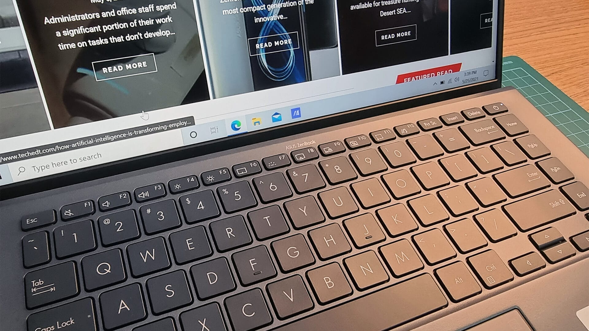 ASUS ZenBook 14 Ultralight - 1
