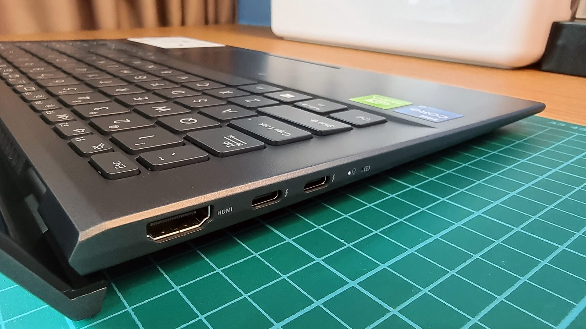 ASUS ZenBook 14 Ultralight - 3