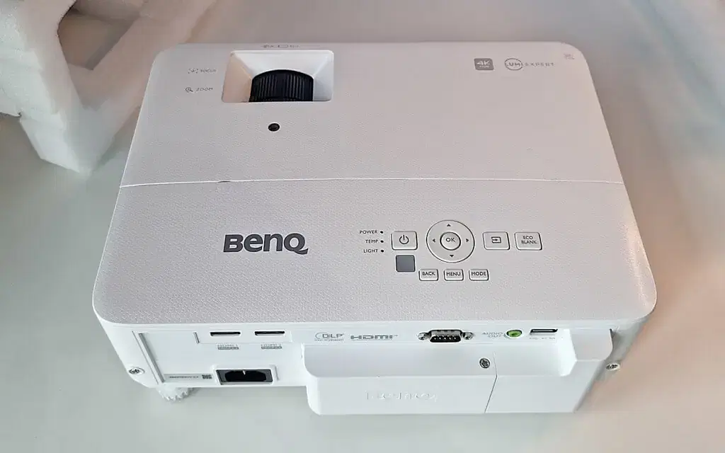 BenQ TK700STiレビュー｜FPSやSPGもこなせる”国内初ゲーミング特
