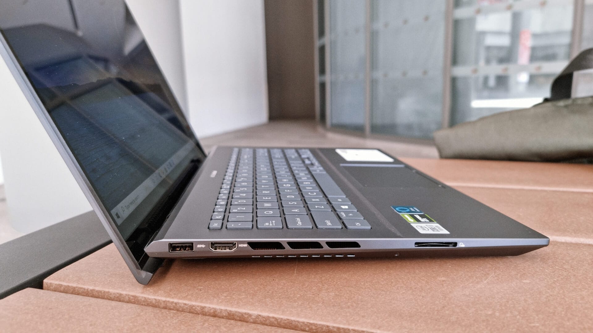 ASUS ZenBook Pro 15 (UX535) - 4