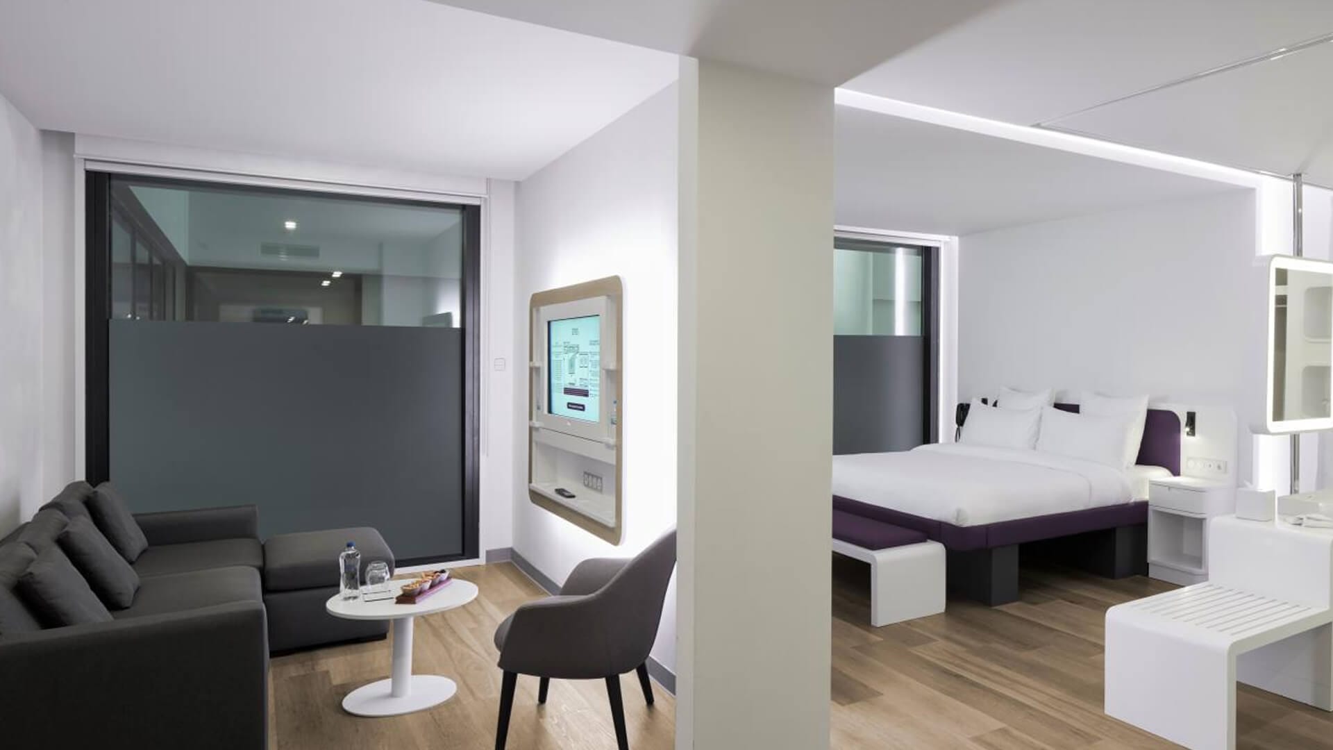 8-High-tech-hotels-you-must-visit-8