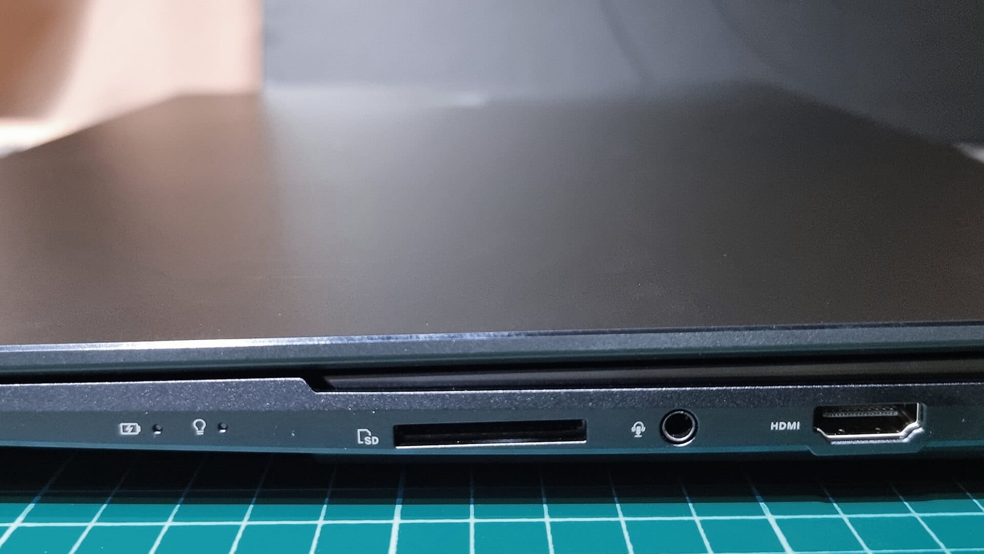 UX7602 - 9