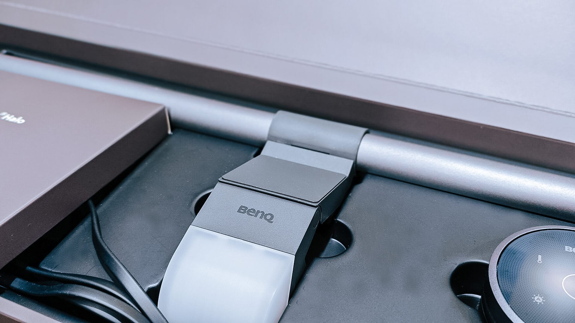 BenQ ScreenBar Halo A luminary leap in workspace lighting - 10