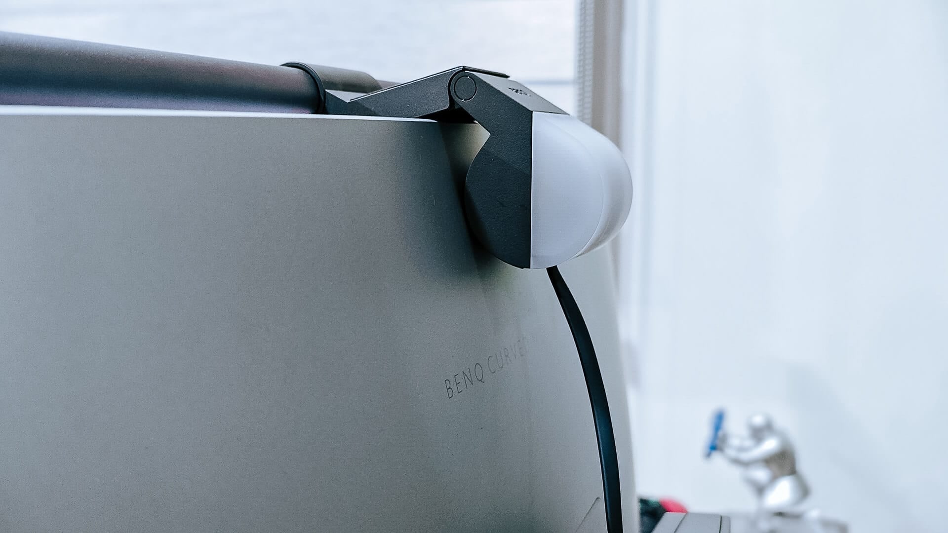 BenQ ScreenBar Halo A luminary leap in workspace lighting - 6