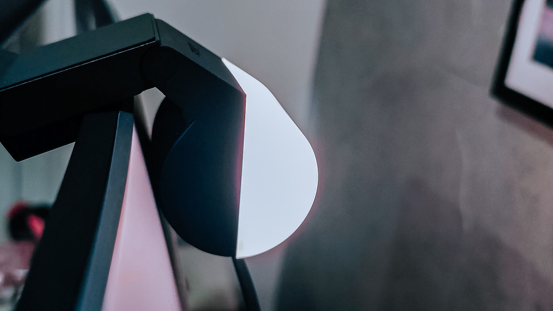 BenQ ScreenBar Halo A luminary leap in workspace lighting - 9