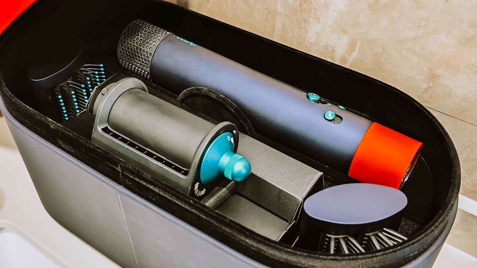Dyson Airwrap multi-styler A transformative hair styling experience - 1