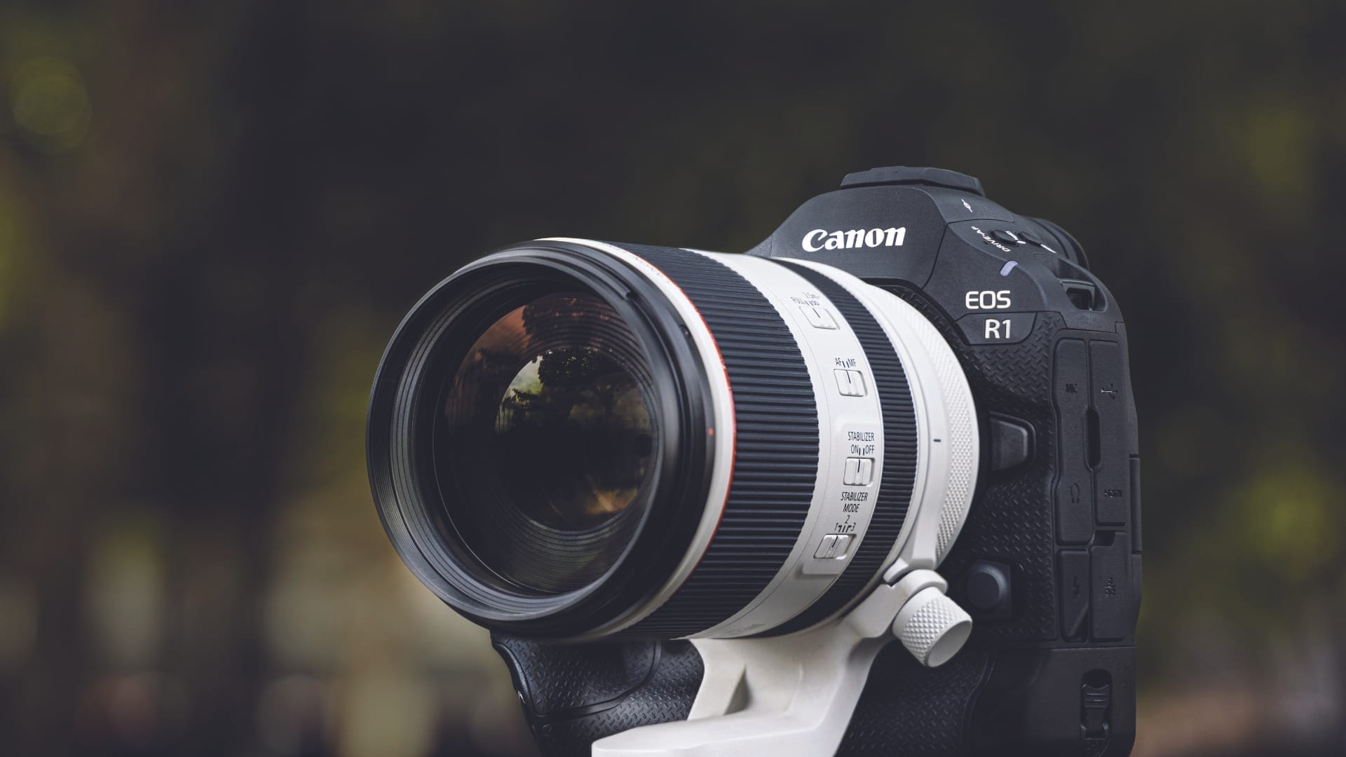 Canon introduces the EOS R1 A breakthrough in professional photography - 1