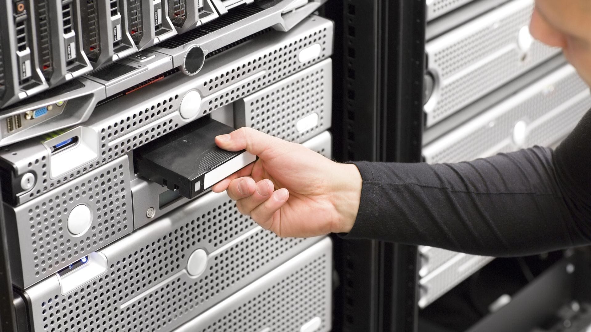 Huaweiâs inventive solution blends modern SSDs with decades-old technology