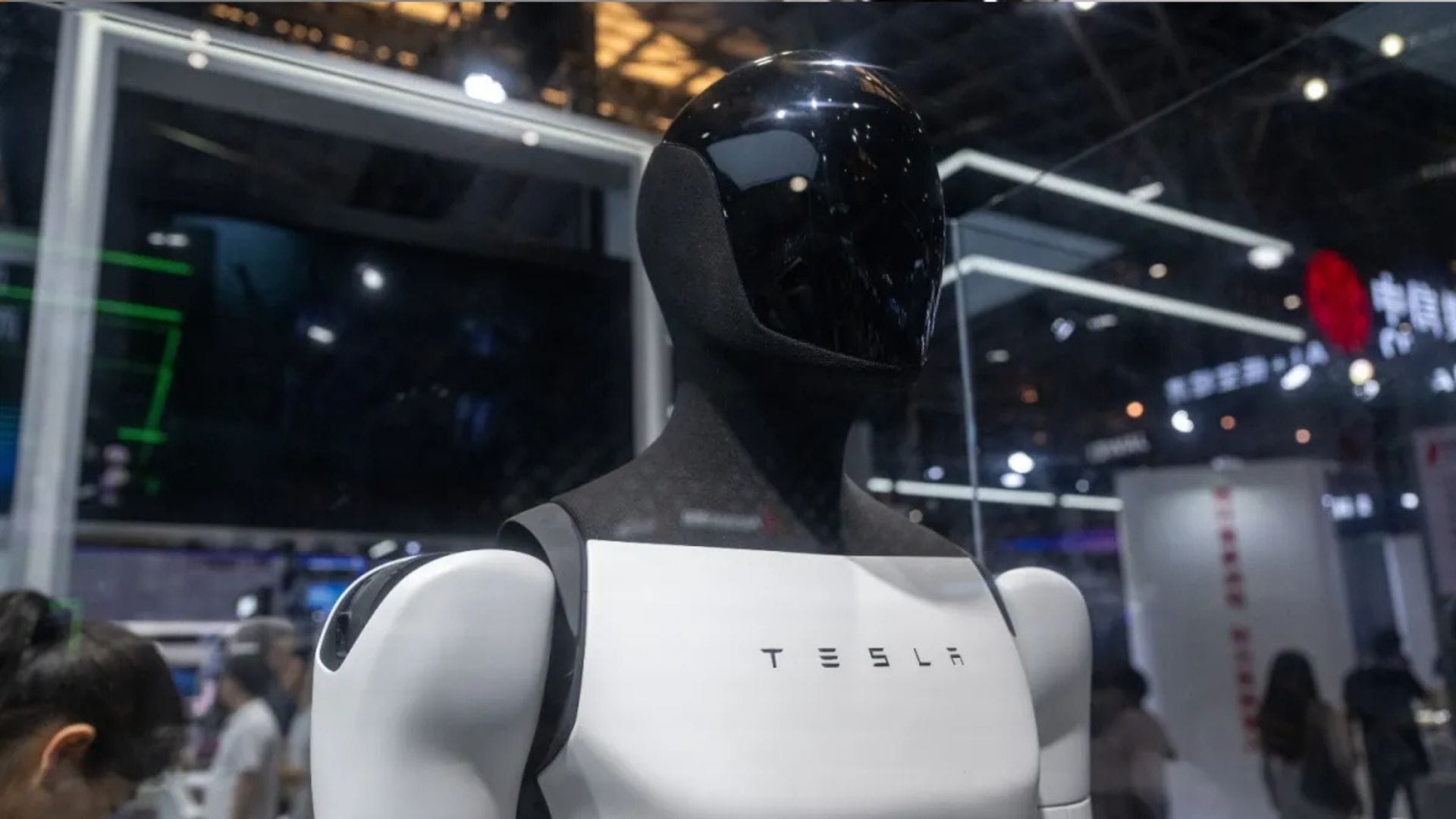 Teslaâs Optimus robot leaps forward with new skills