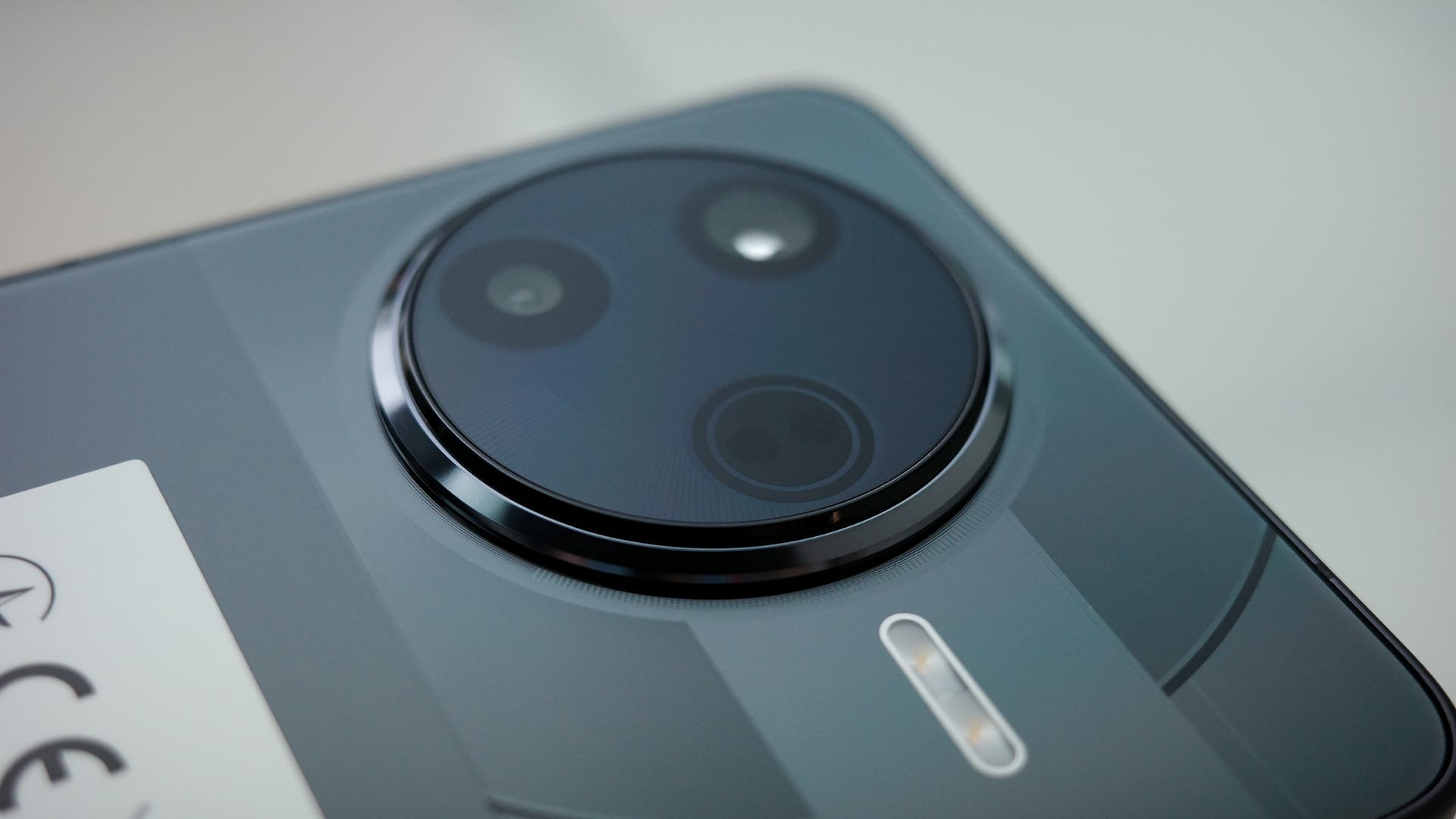 Poco F7 Pro review- Improved battery, flagship feel at a value price - 4