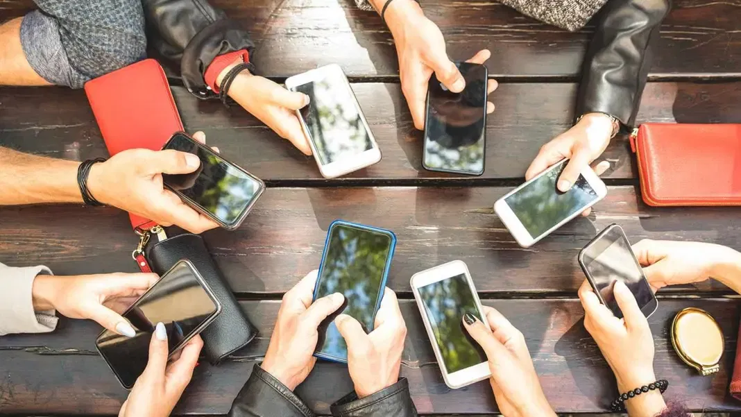 How Many People Have Smart Device in the US: Surprising Stats Revealed