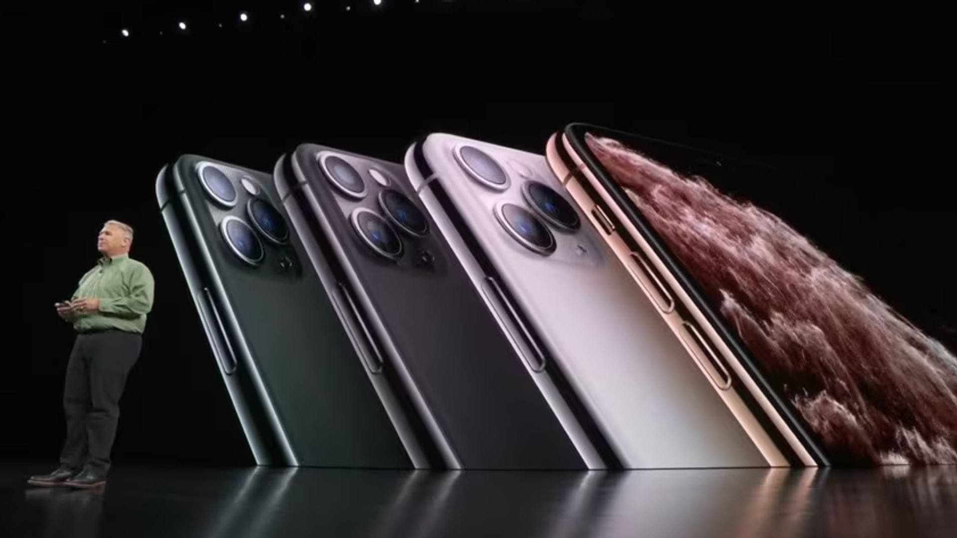 Apple may introduce Ultra Retina XDR displays on iPhones by 2028