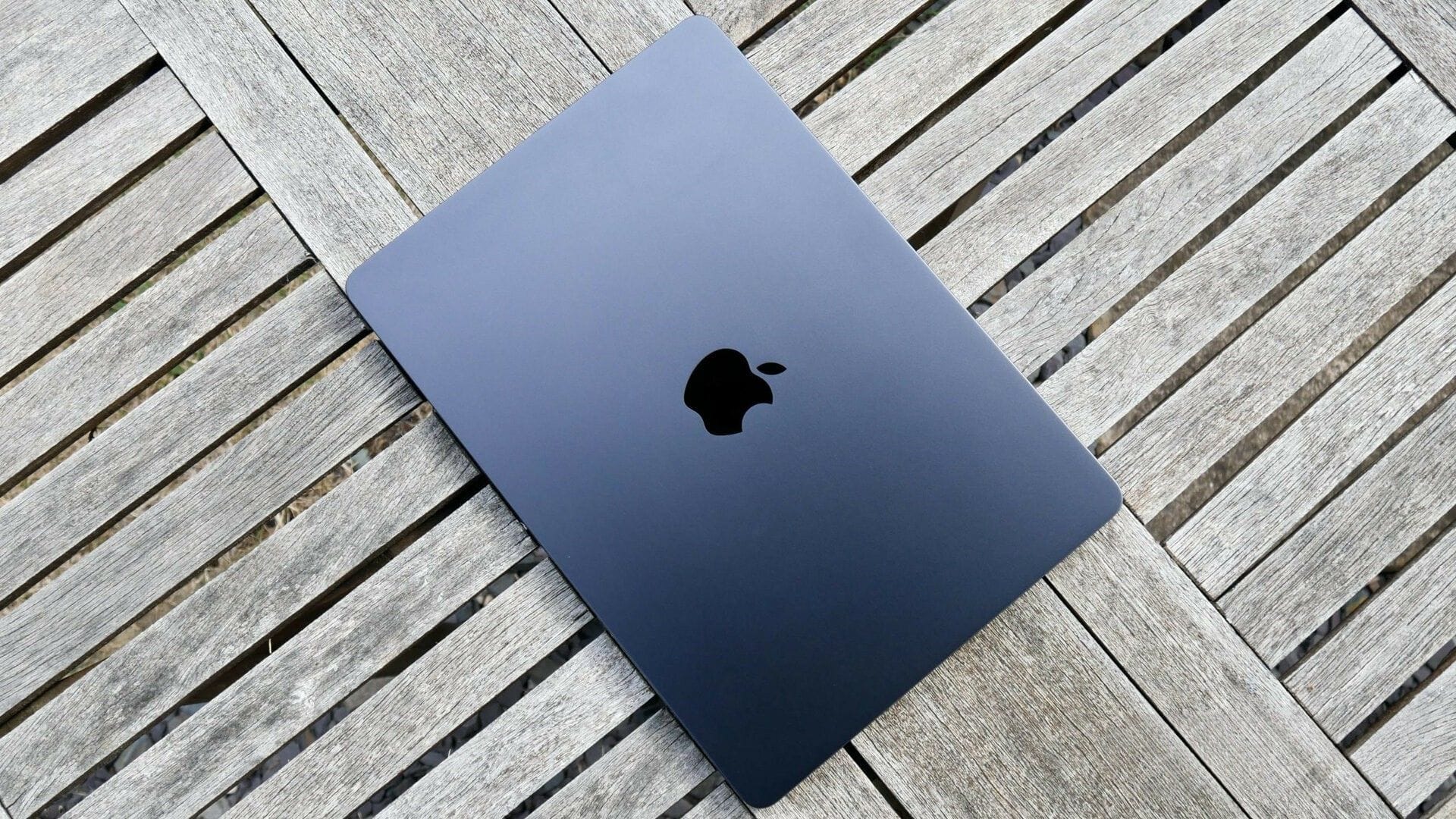 Apple tests brighter colours for entry-level MacBook