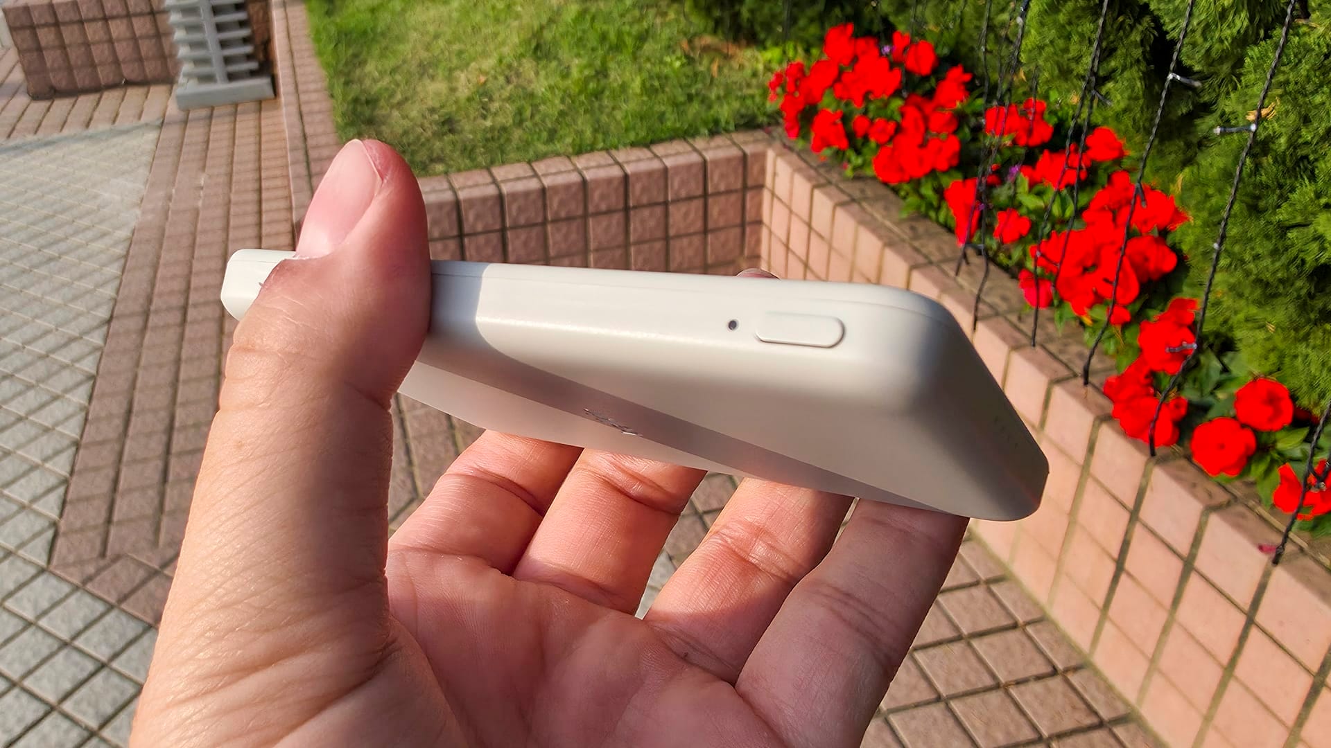 Belkin BoostCharge Slim Magnetic Power Bank 5K review Convenience first, capacity second - 3