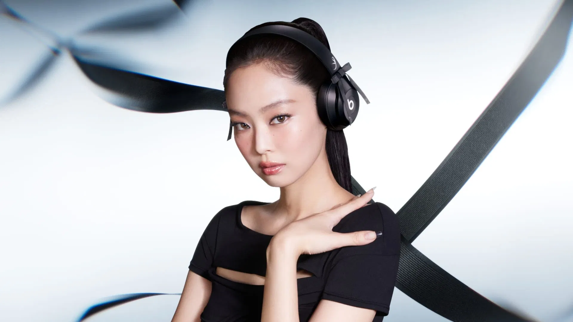 Beats Solo 4 JENNIE Special Edition ジェニ Beats Solo 4 – JENNIE Special Edition launches on Shopee in