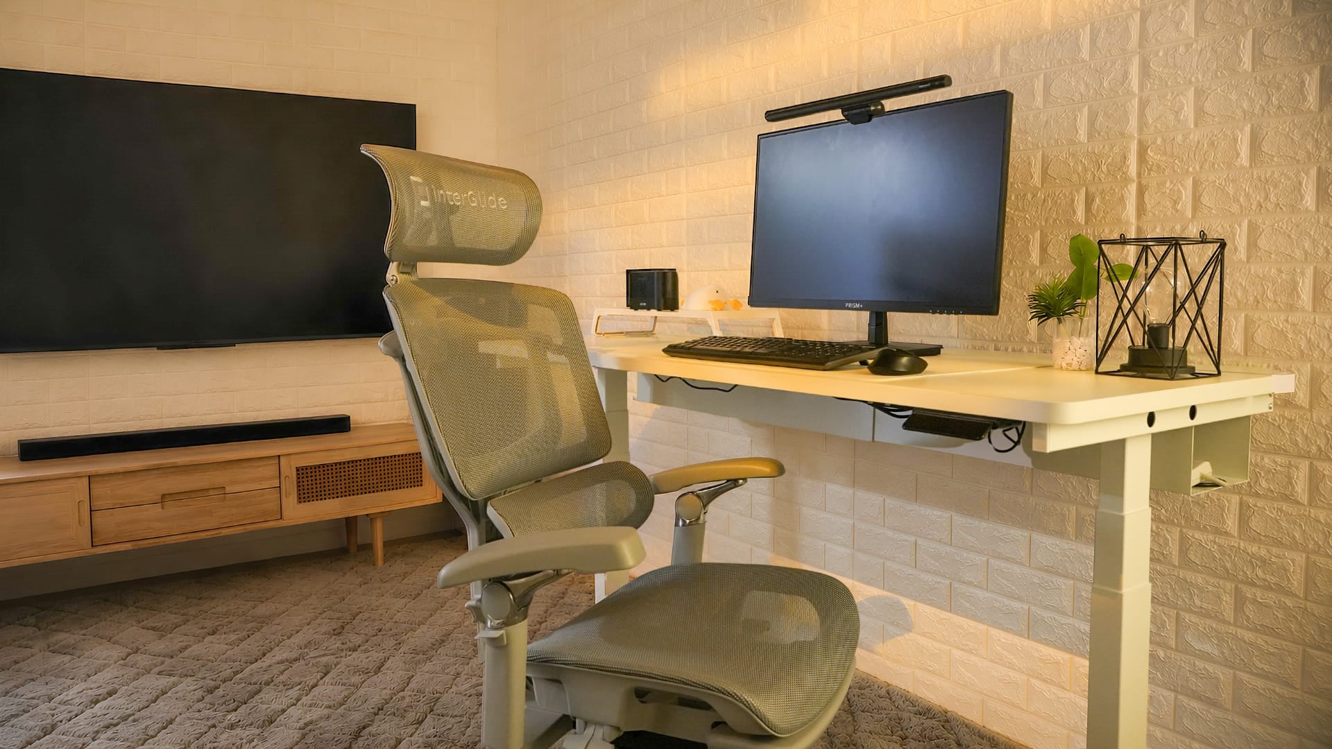 InterGlide X5 review Firm mesh support with extensive ergonomic adjustment - 1