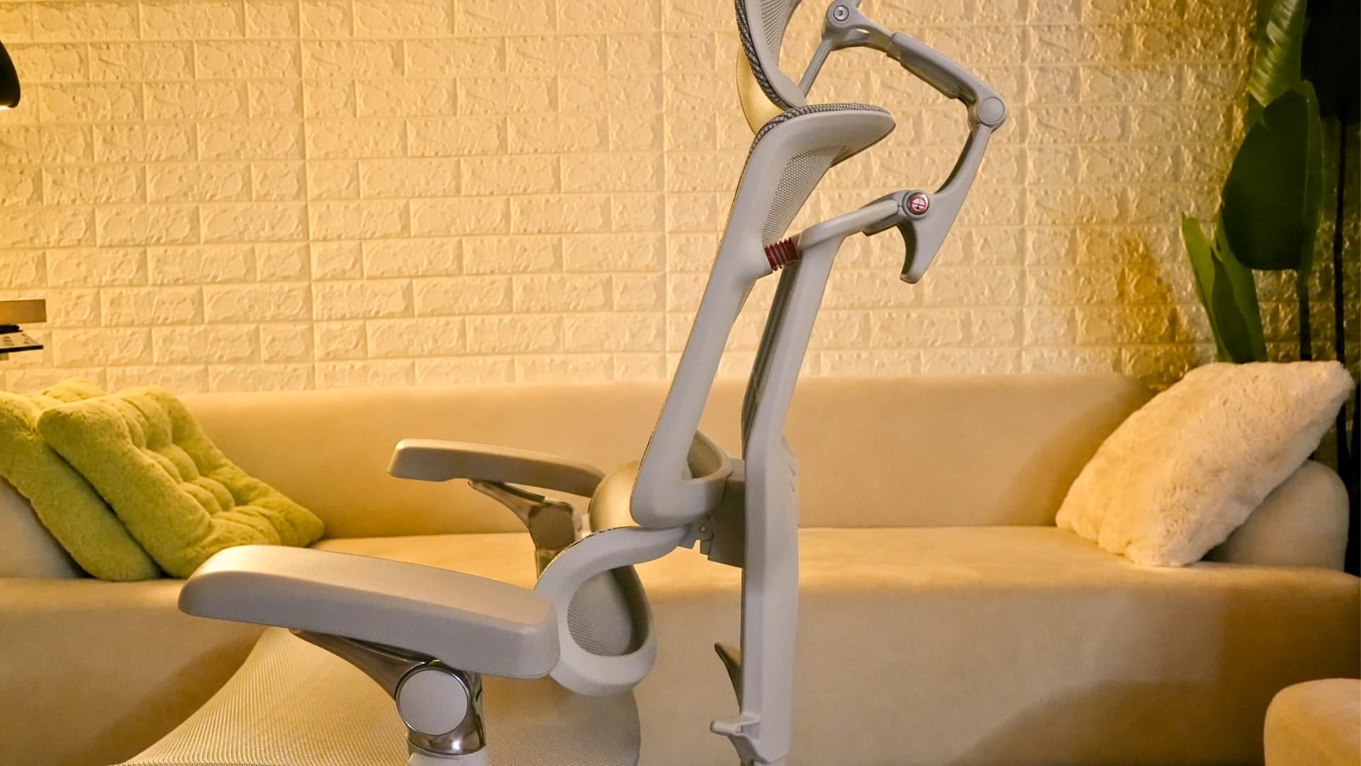 InterGlide X5 review Firm mesh support with extensive ergonomic adjustment - 10
