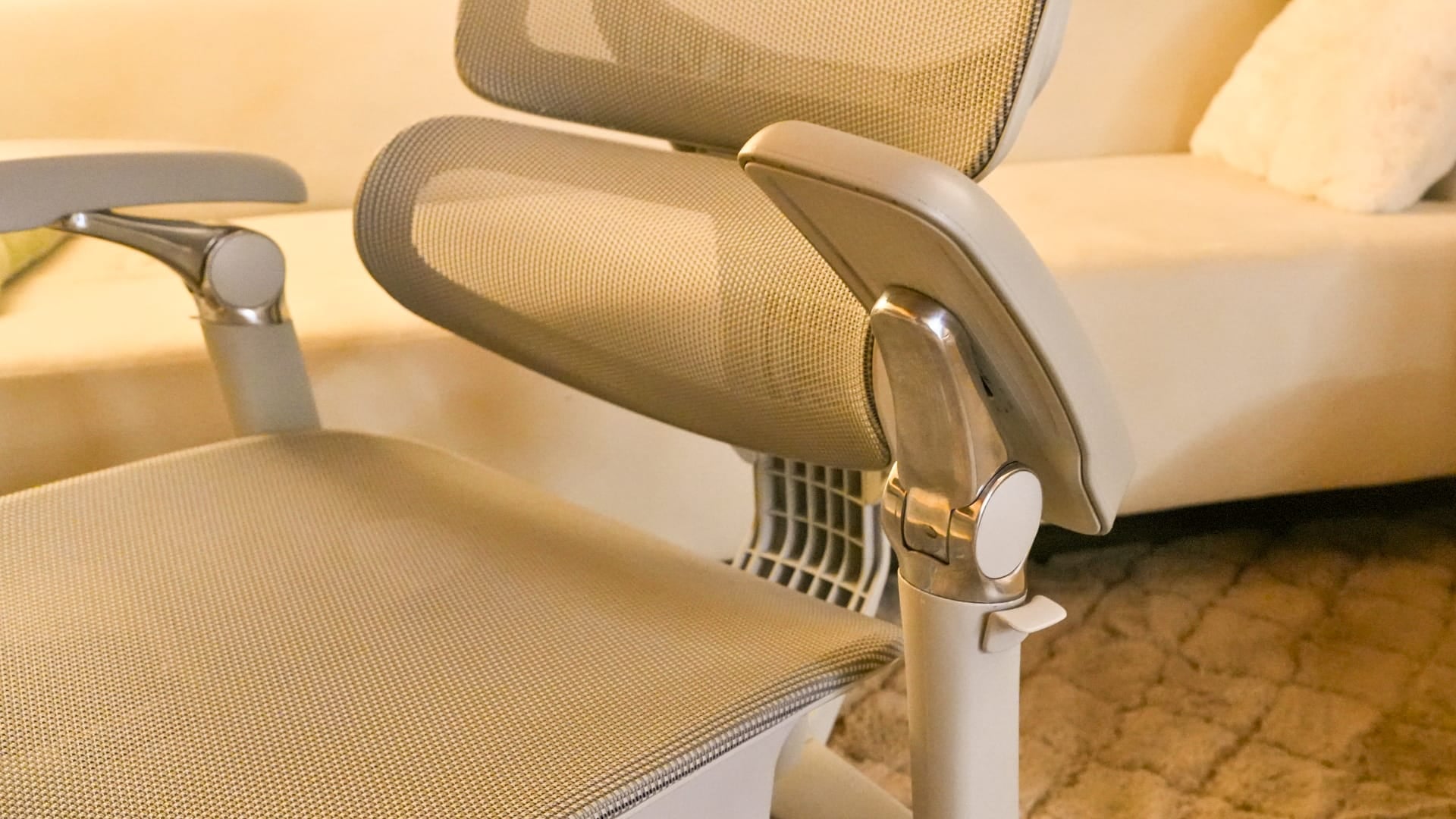 InterGlide X5 review Firm mesh support with extensive ergonomic adjustment - 4