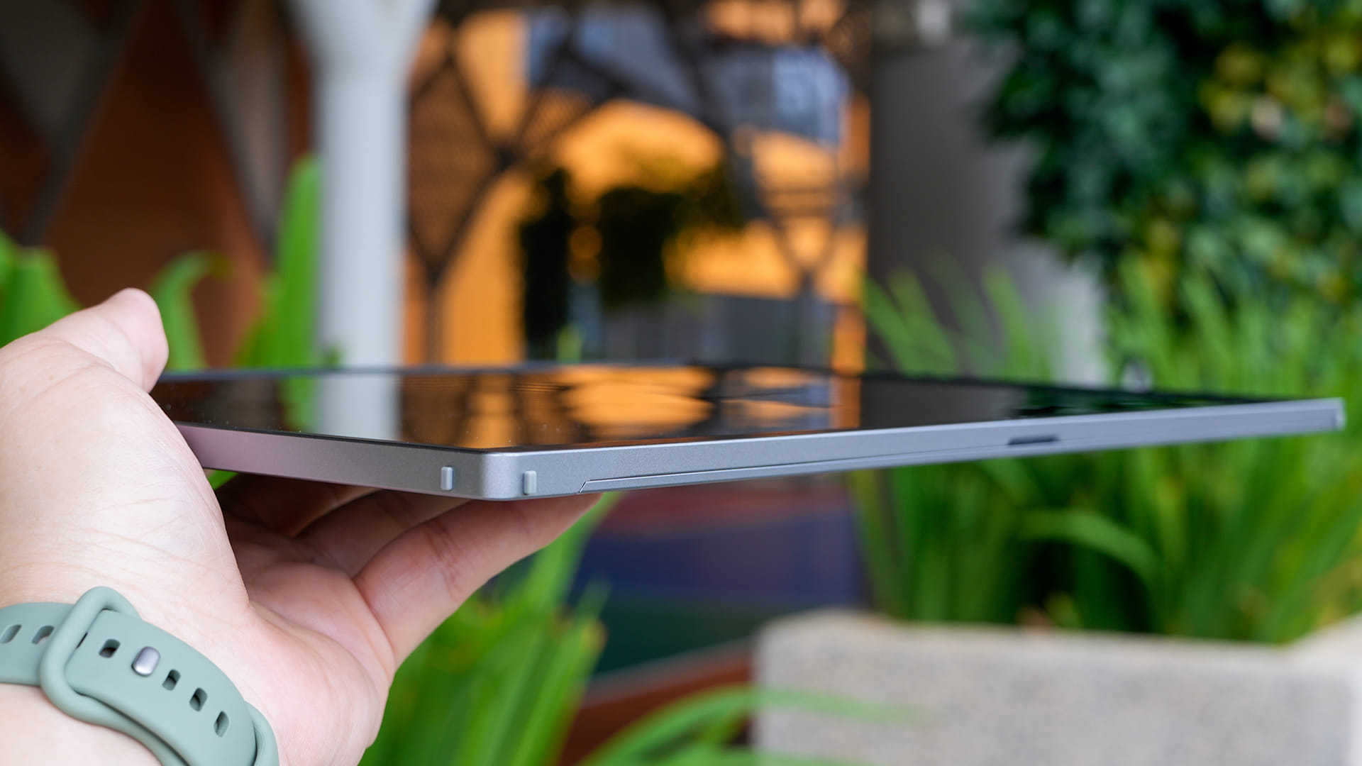 ASUS ZenScreen OLED MQ16FC review - OLED quality for a workspace that travels - 7