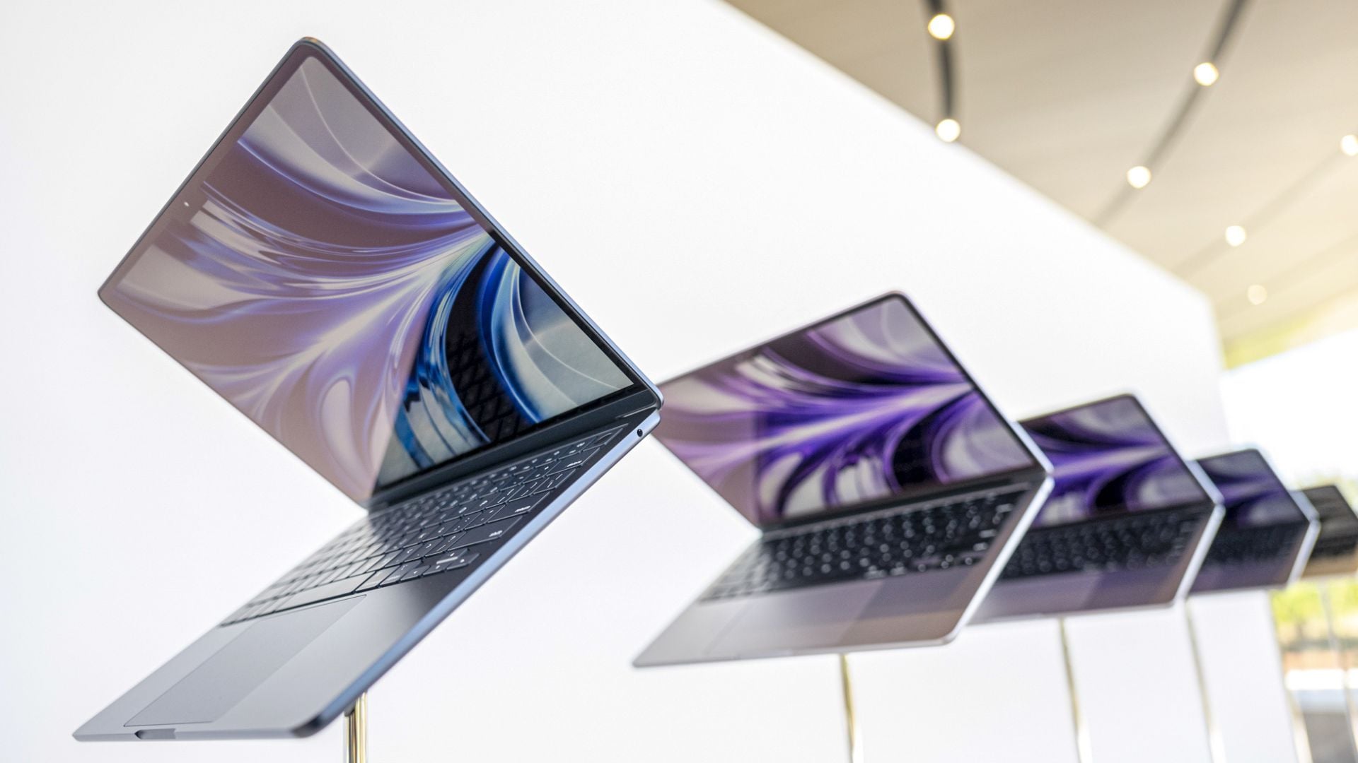 Appleâs next MacBook Air could launch in early 2027 without an OLED display